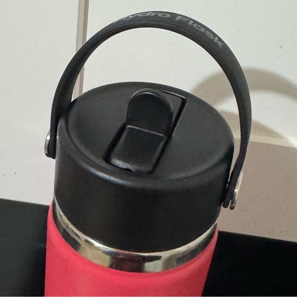 Hydro Flask 24oz. Wide Mouth Zinnia Bright Pink Bottle with Black Lid - Picture 5 of 8